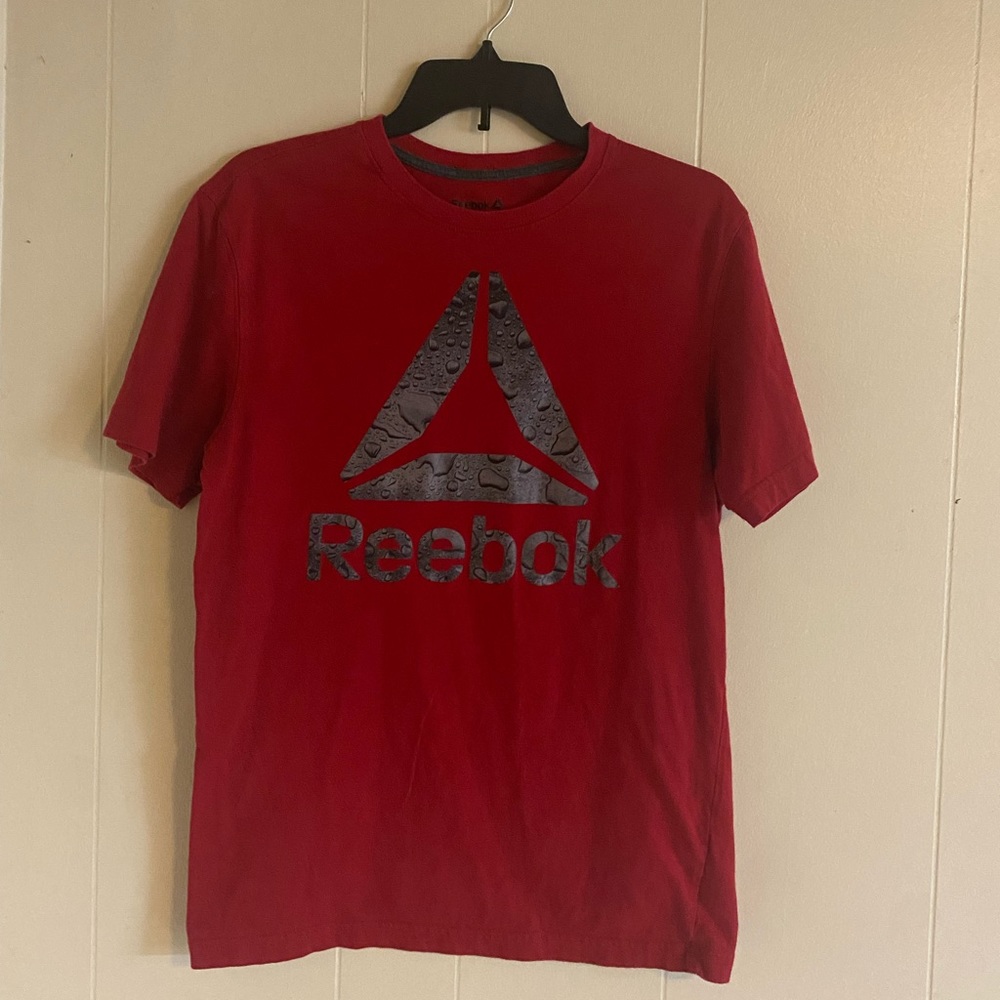 Mens Small Red Reebok shirt.